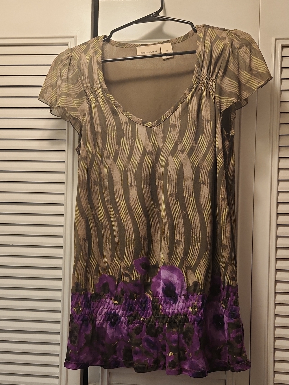 Dkny Olive & Purple Floral V-Neck Ruffle-Hem Blouse